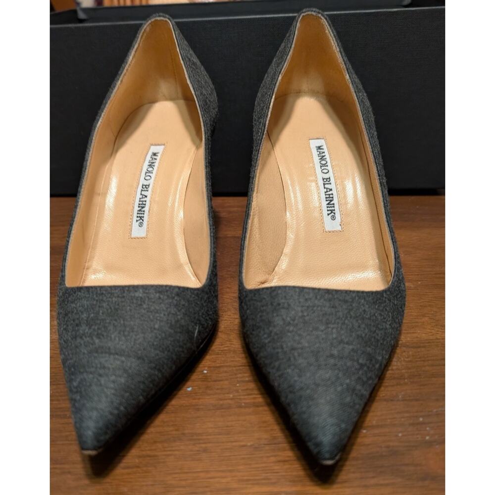 Manolo Blahnik Grey Flannel Pumps Heels Size 37.5 EUC - Picture 1 of 5